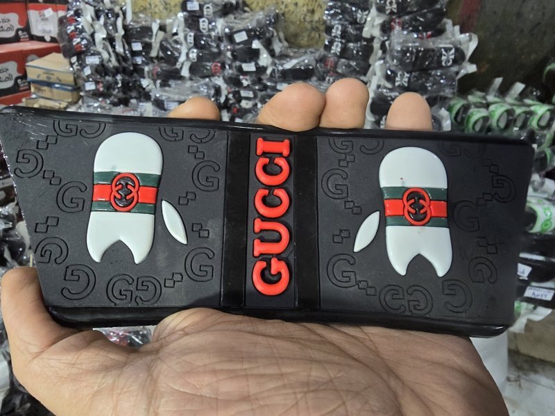 ربر sbort - ابيض *احمر- جوتشي - شبابي