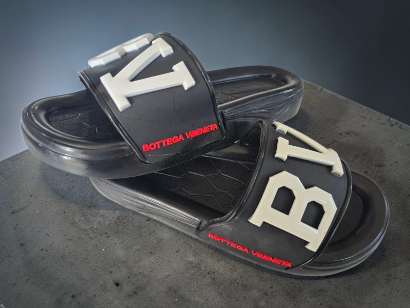 3002 شبشب ربر بروتان رجالي خريطة  - bv- اسود*ابيض