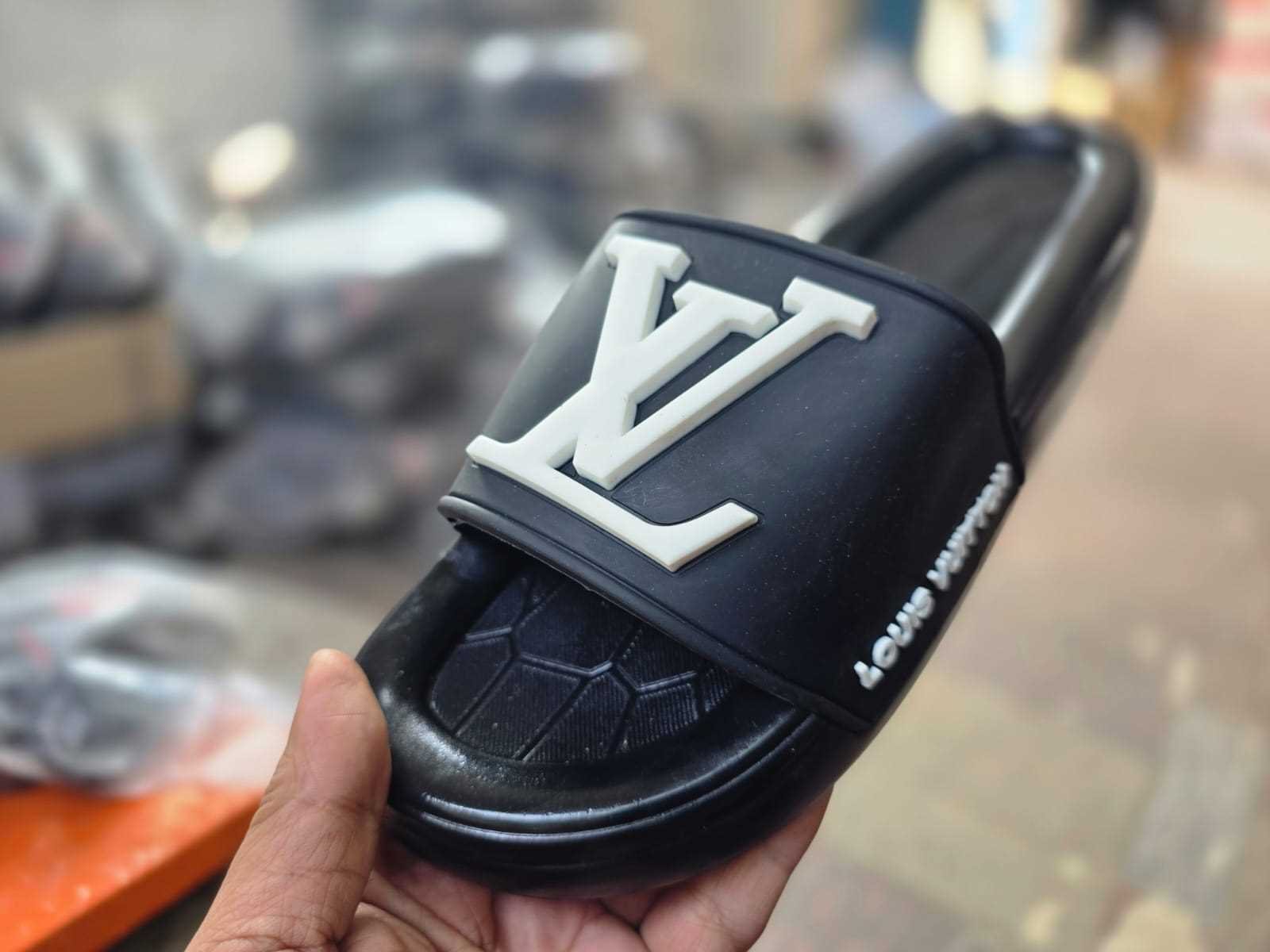 شبشب ربر بروتان رجالي - lv - اسود*ابيض