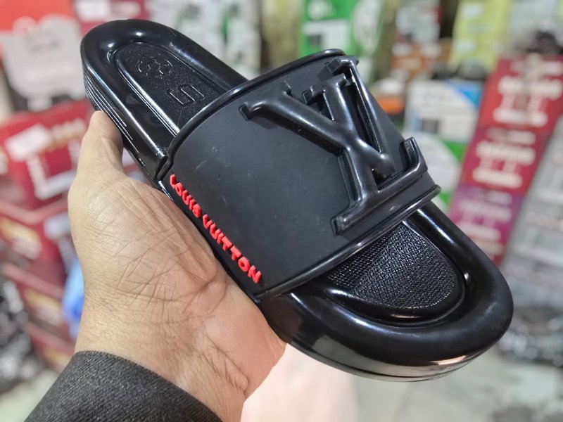 3001 شبشب ربر بروتان رجالي 3 سم - lv3 - اسود*احمر