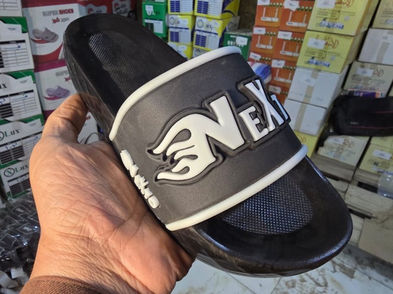 3009 شبشب ربر بروتان شبابي - نكست- اسود*ابيض