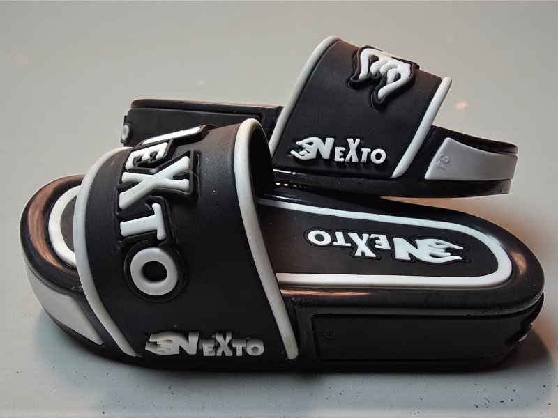 3010 شبشب ربر بروتان اولادي -نكس- اسود*ابيض