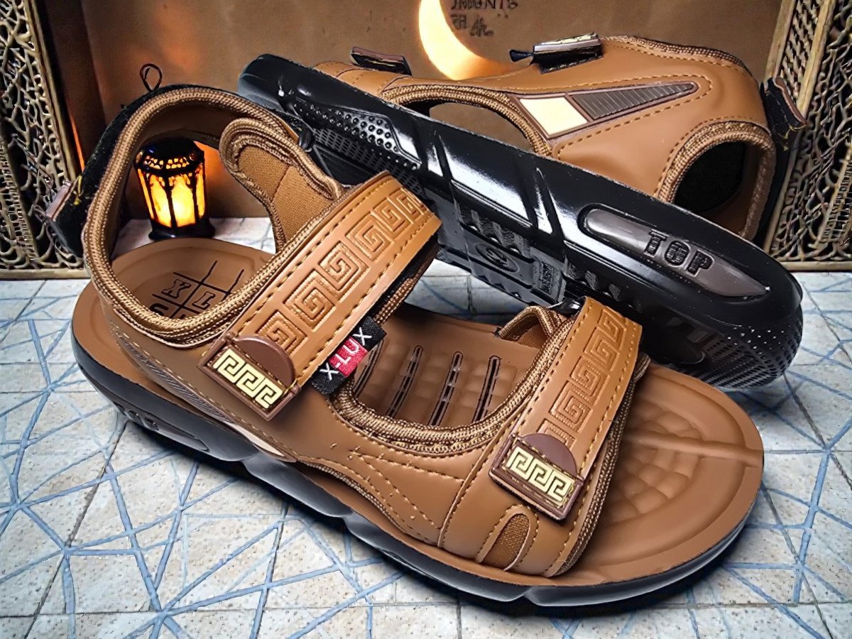 104 -صندل حقن رجالي xlux- عسلي